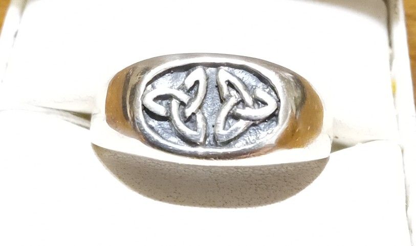 925 Sterling Silver Celtic Triquetra Ring.