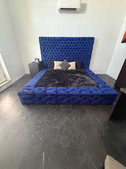 Royal Blue Velvet Tufted Platform Bed Frame