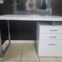 Desk/Vanity With Drawers 