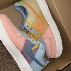 Air Force 1s ‘07 LV8 NN - sanded Gold/hot Curry