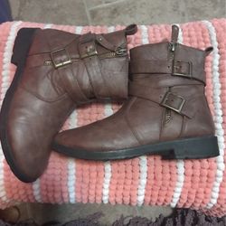 Brown Boots 🥾 Size 5 In Good Condition
