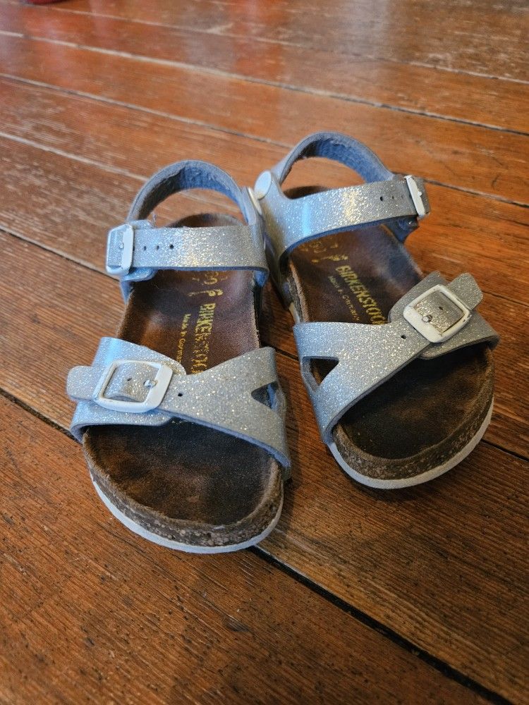 Birkenstock Silver Sparkle Kids Rio Sandles
Size 160