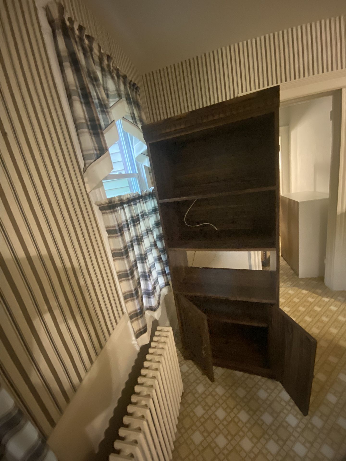 Shelf/cabinet