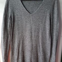 Old Navy Gray V-neck Sweater S