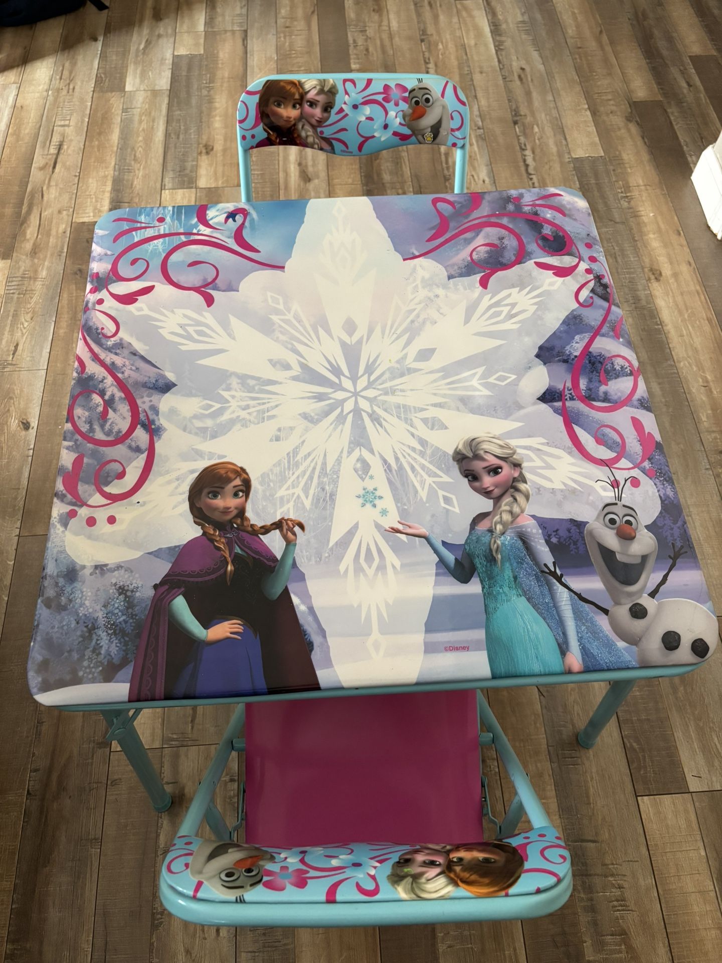 Frozen Kids Table & Chairs