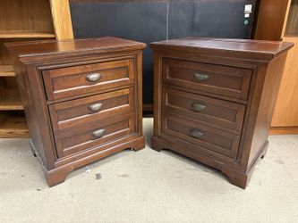 UNIVERSAL FURNITURE Traditional 2-Drawer Nightstands w/ Power Cord (Set of 2)