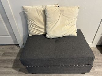 Grey Nail headed Sectional With Ottoman. Pillows Included!