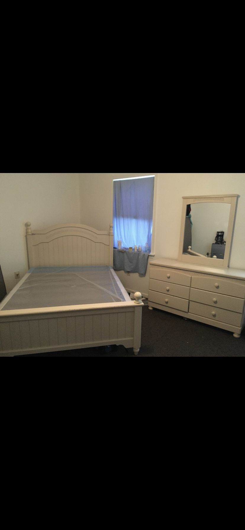 QUEEN BEDROOM SET (Ivory White)