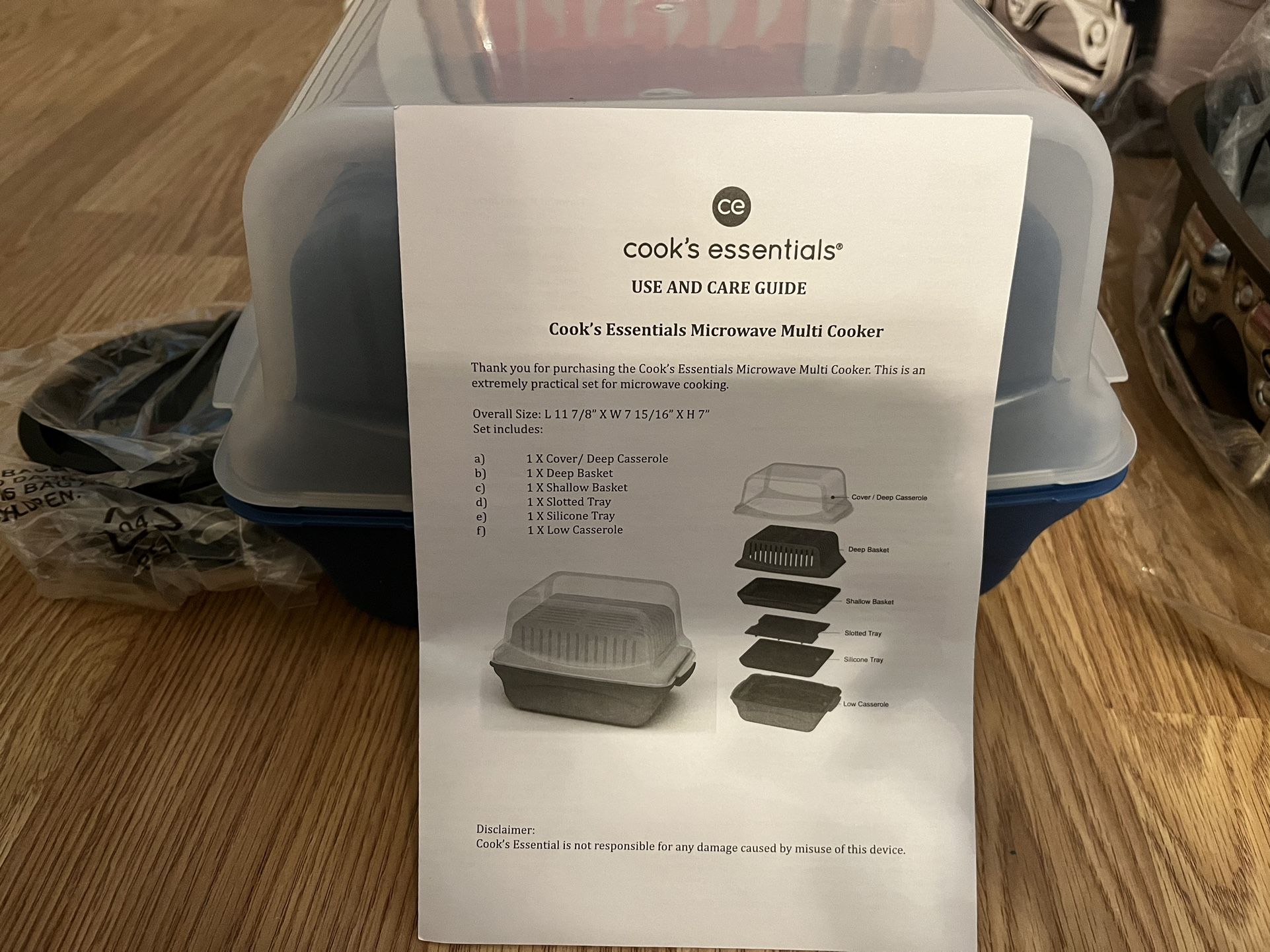 $15 XMAS SALE. 🎄🎄🎄.  BRAND NEW 6 PIECE MICROWAVE PAN SET WITH COVER.  WAS $40!!   CLOSEOUT $15 🥘🥘