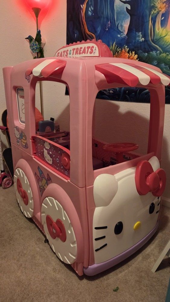 Hello Kitty Drivable Food Truck