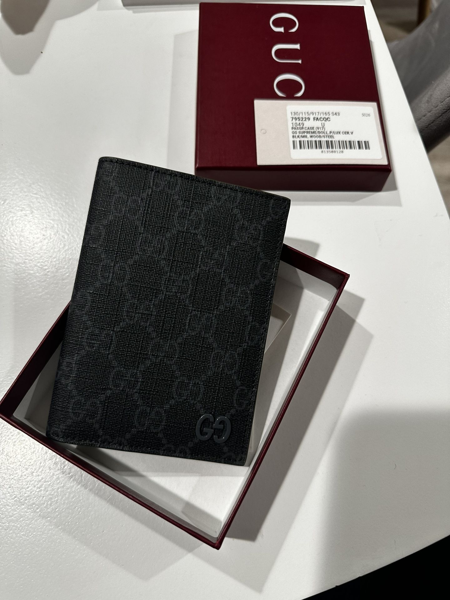 Gucci Passport holder (Limited Edition)