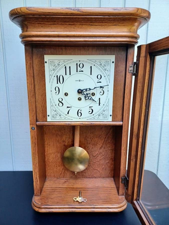 Howard Miller Sandringham Wall Clock Model # 613-108 Works Great