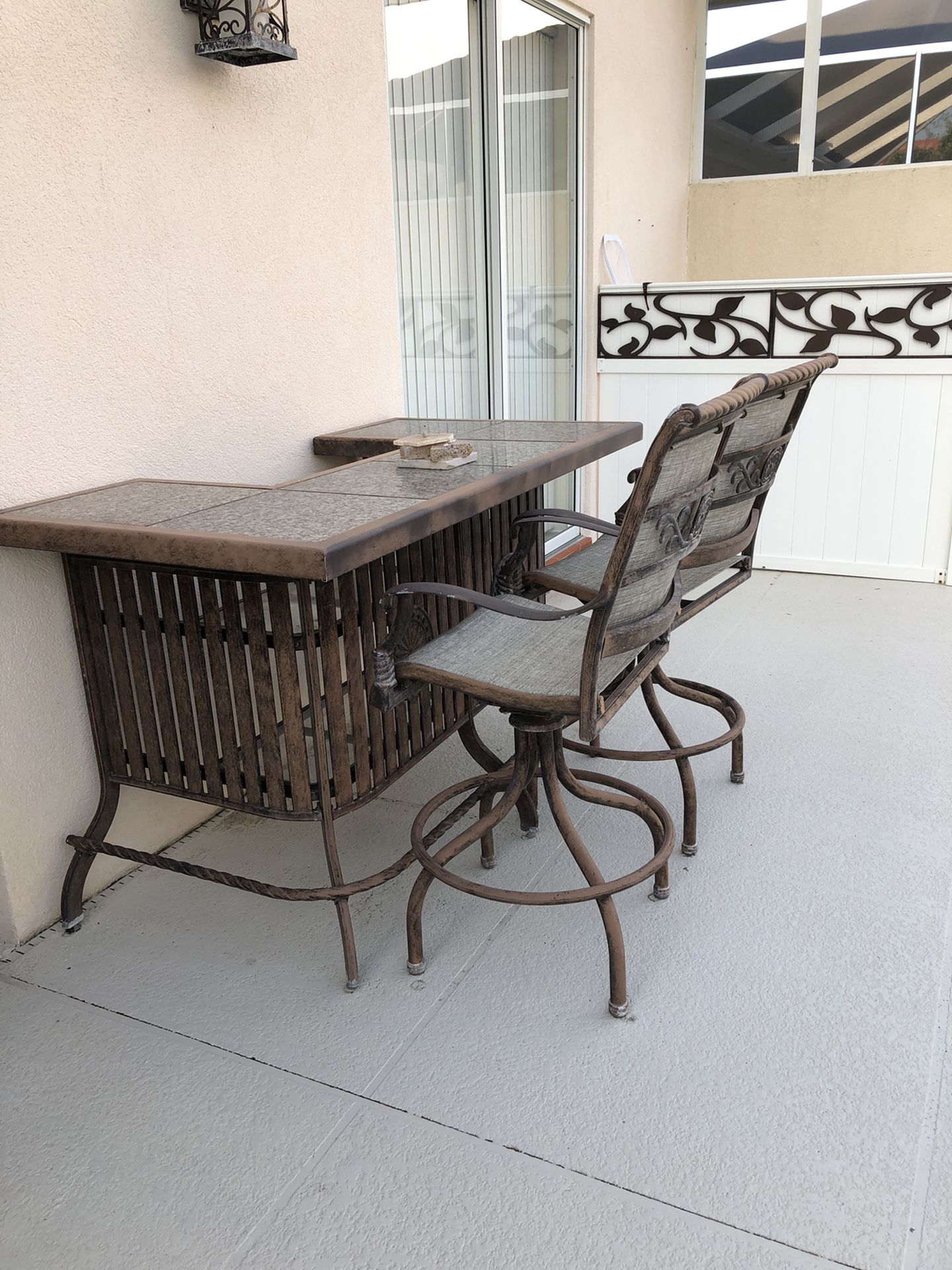 Outdoor Metal And Granite Bar With 4 Chairs And Side Table