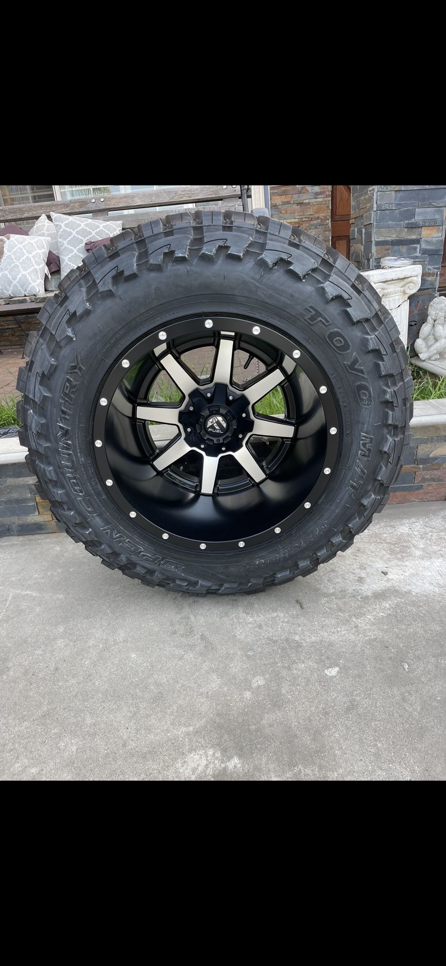 NEW 20X14 FUEL MAVERICK WITH NEW TOYO OPEN COUNTRY M/T 37X13.50X20