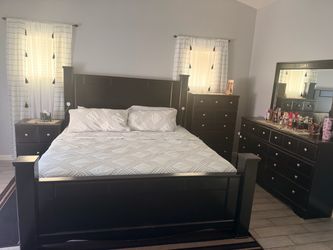 full set king size bed in black color