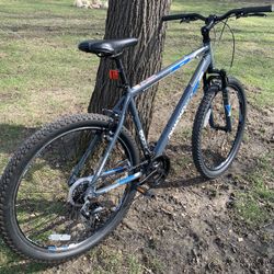 Used 2014 Diamondback Sorrento bike for sale