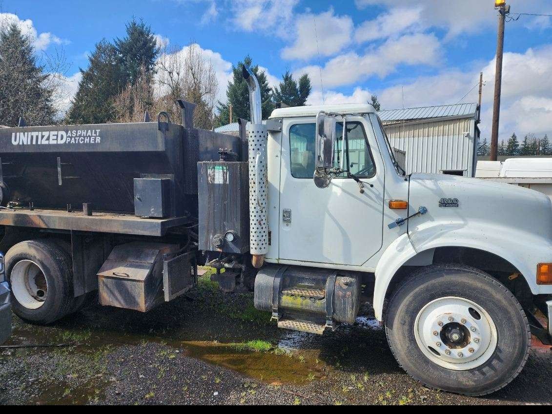 International 4900 Patch Truck