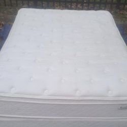 THICK QUEEN SIZE PILLOWS TOP MATTRESS AND BOX SPRING