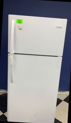 New Frigidaire Refrigerator!! New with warranty!! Top freezer I