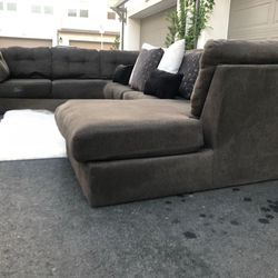 Huge Dark Grey Sectional Couch Sofa In Excellent Condition - FREE DELIVERY 🚛