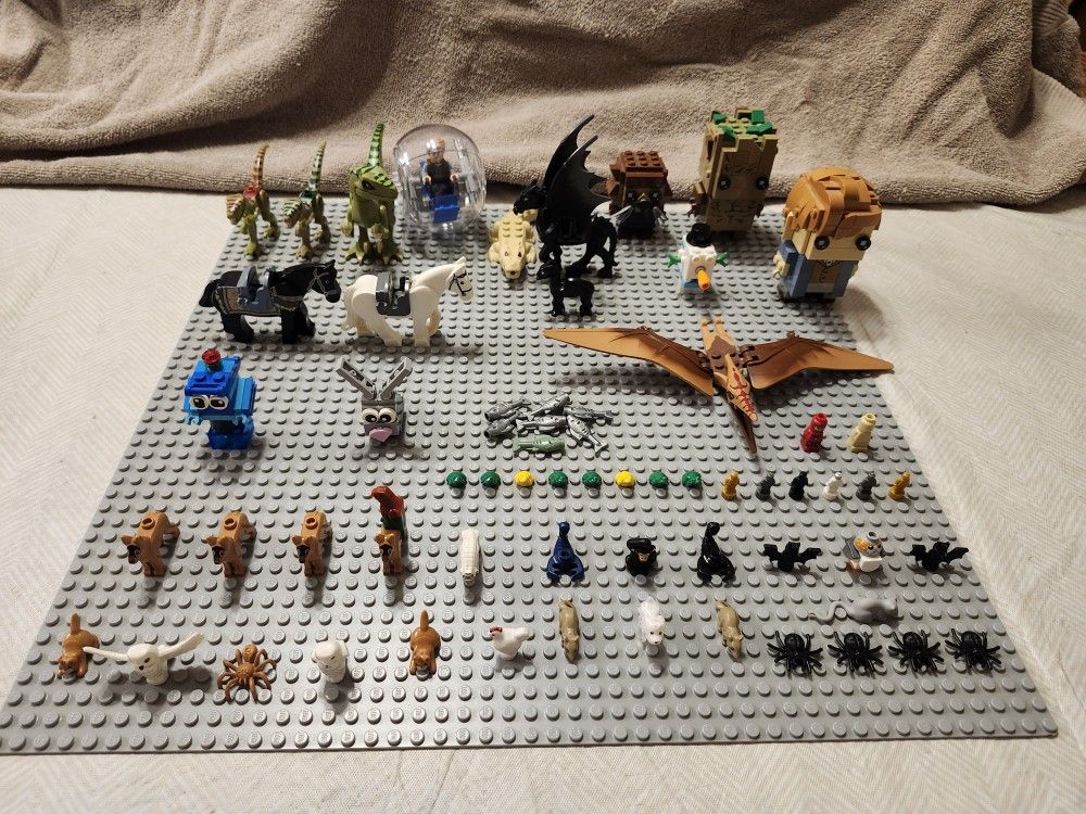 BUNCH OF LEGO ANIMALS, DINOSAURS, AND MORE