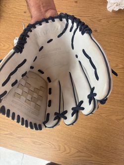 Lefty Mizuno Pro-Select Fast Pitch Softball