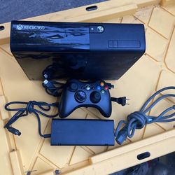 Xbox 360 E 4 Gb