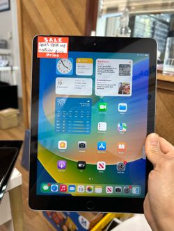 Ipad 5th gen 9.7 inch 128GB wifi + Cellular unlocked