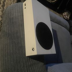 Xbox Series S 200Only Without Controller/hdmi Cord Also 100 Or Shoes/clothes Makss Some Offers🙏 For Meta Quest Oculus 2 