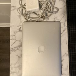 MacBook Pro 13” (Early 2015, 256GB Flash Storage, 16GB RAM)