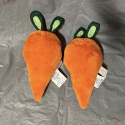 NEW BULLSEYE TARGET (2) TWO CARROT PILLOWS 