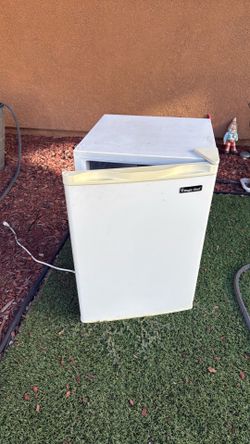 Magic Chef small refrigerator