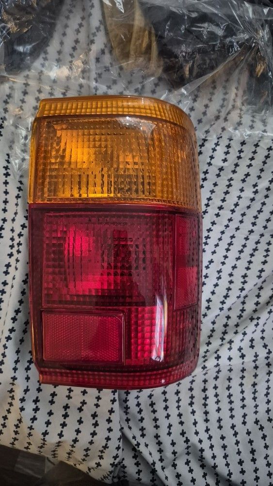 Toyota 4 Runner /pickup RH Tailight Assembly