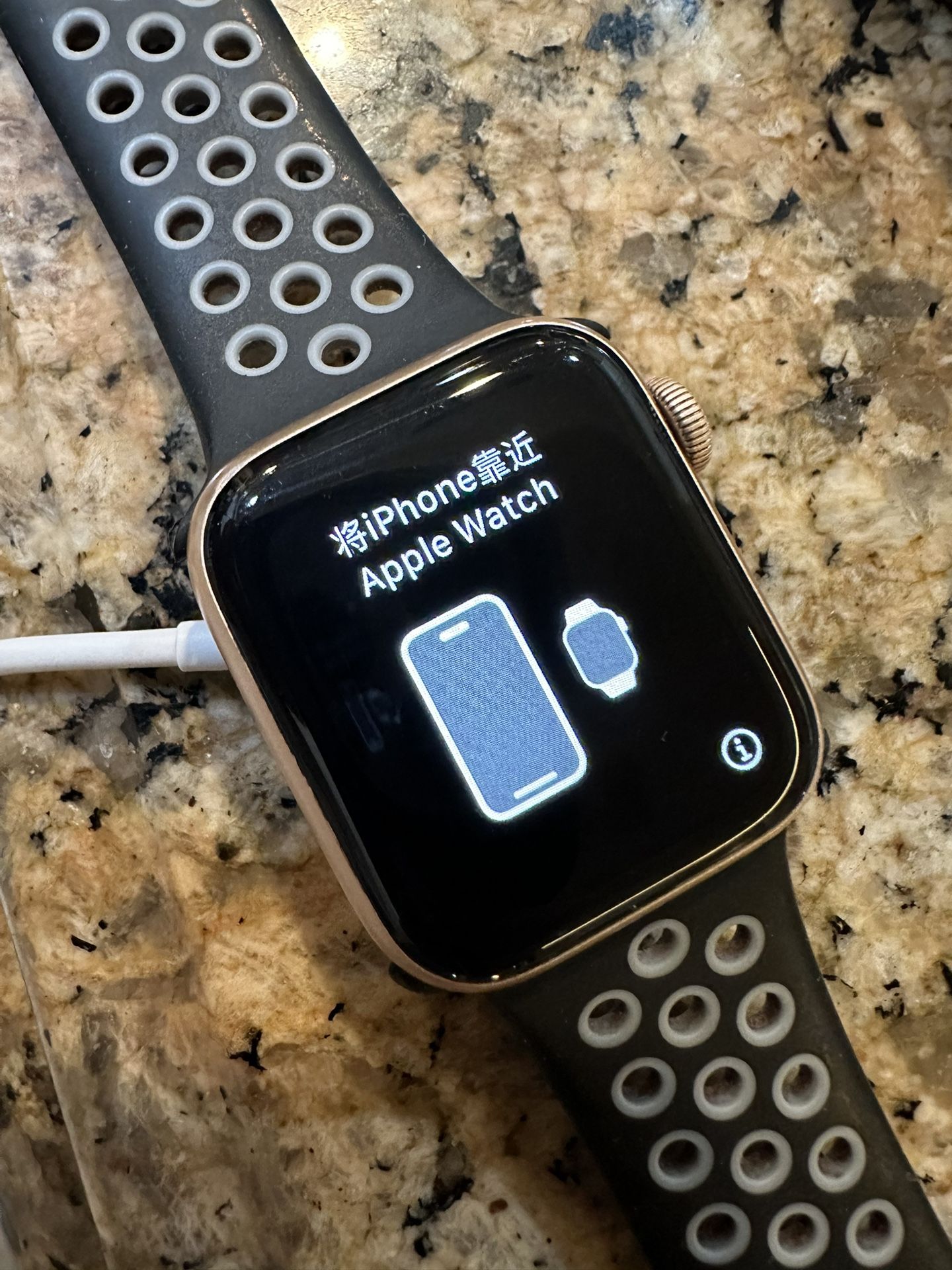 Apple Watch Series 4 40mm gps + Cellular in shops gold