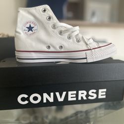 Converse  Size 6 Women 