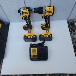 DEWALT 20V BRUSHLESS SET , IMPACT DRIVER HAMMER DRILL 2 20V 4AH BATTERYS AND CHARGER