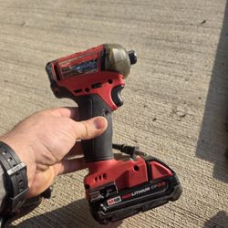 Set De Milwaukee Tres Taladros De Impacto 