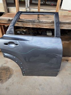 Nissan pathfinder door