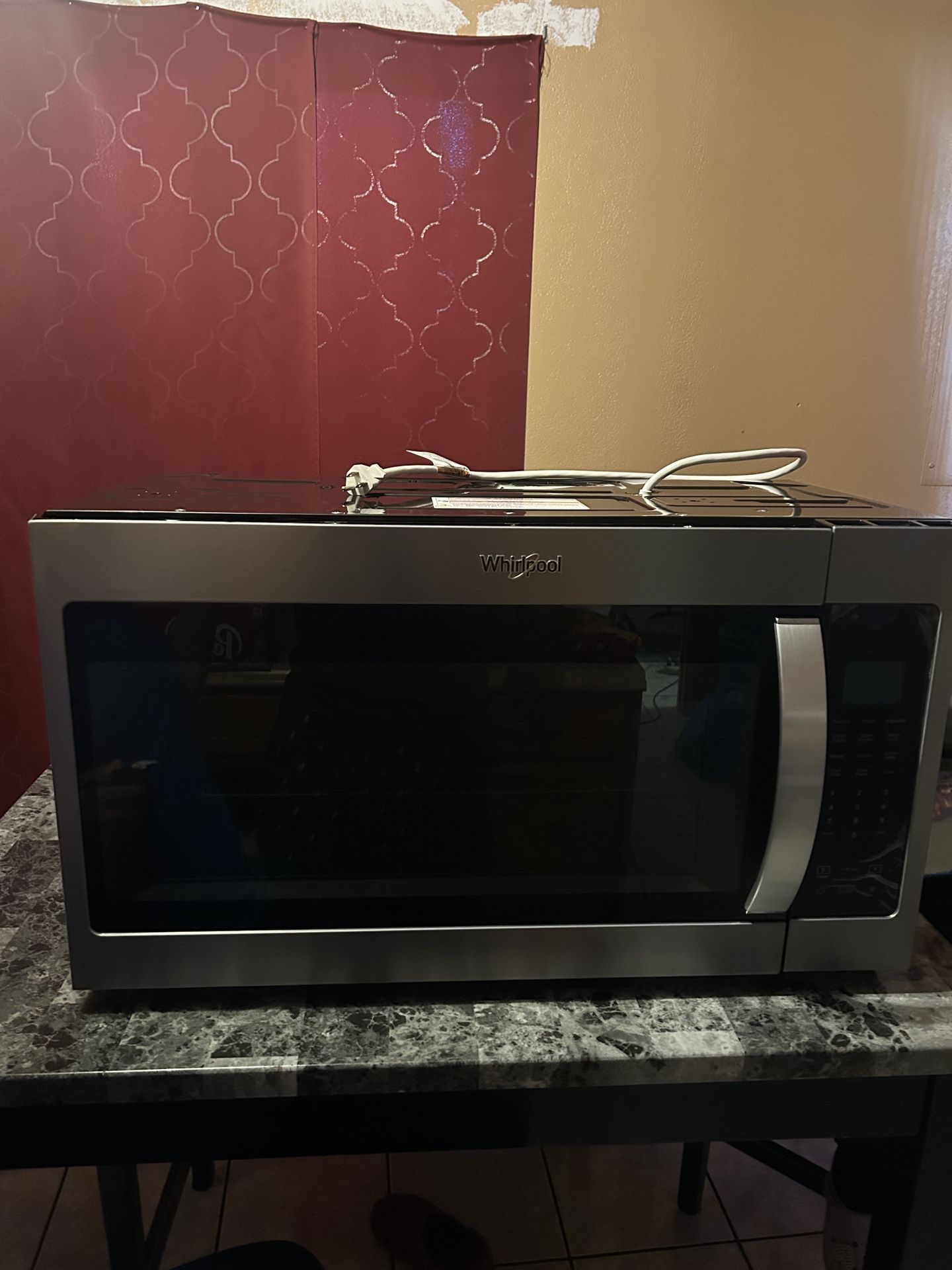 1000 Watt Whirlpool Microwave With Oven