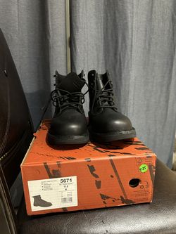 Steel toe boots
