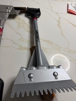 27.5in Steel Shingle Stripper Roof Shovel