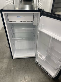 Frigidaire 3.3 Cu Ft Mini Fridge (Newer 2023 Model) - MUST GO