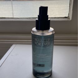 Makeup Forever Instant Brush cleaner 