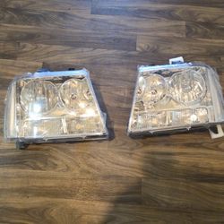 07 -14 Chevy Tahoe Or Suburban Headlights