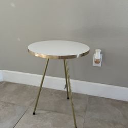 accent table / side table