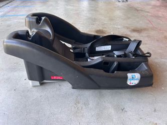 Graco Infant Car Seat Base selling 88$ on Amazon