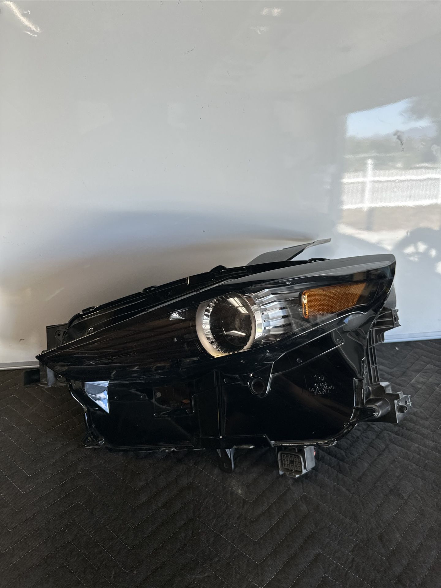 2020-2024 MAZDA CX-30 HEADLIGHT DRIVER SIDE ADAPTIVE LED OEM ''D'' *DC6818
