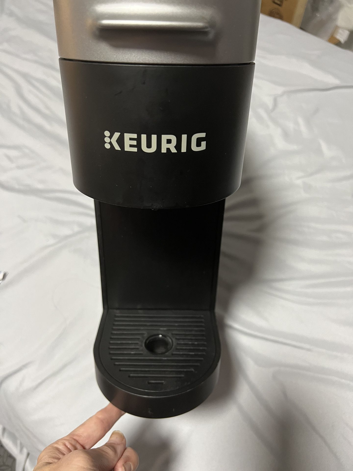 ** Read Read Read ** BKACK KEURIG - SPACE SAVER  K-CUP COFFEE MAKER
