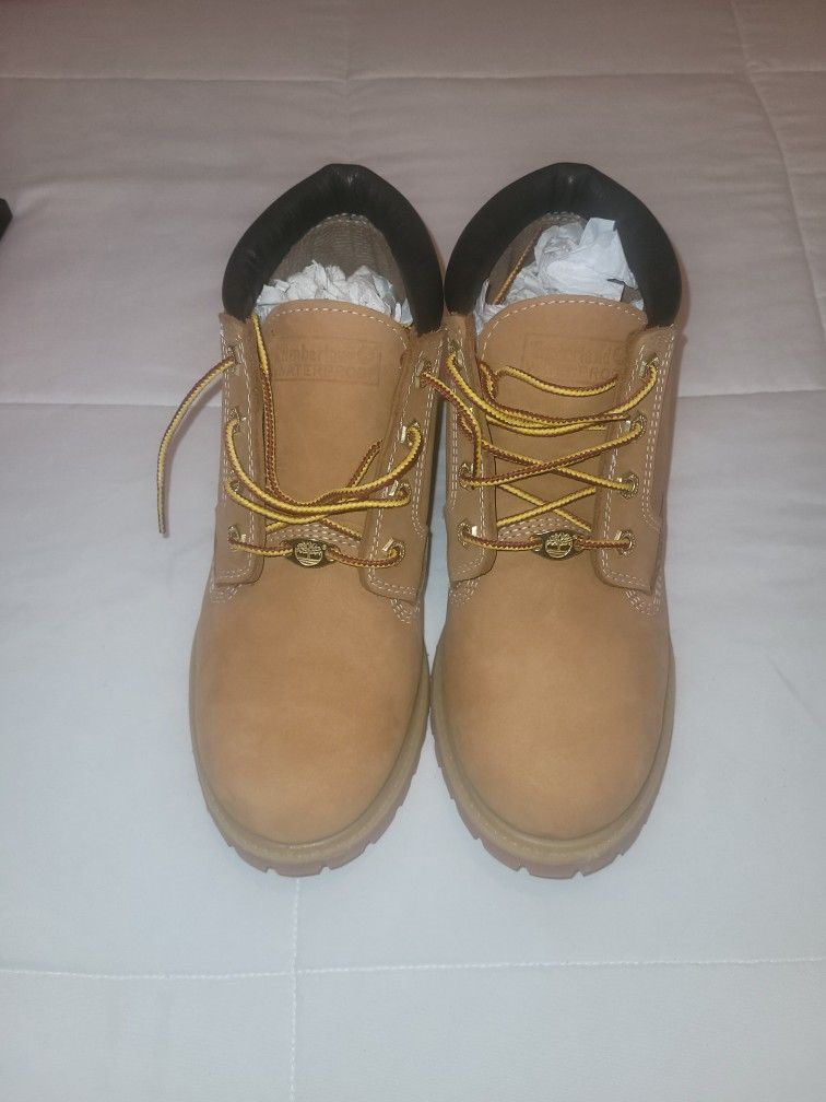 Timberland Chukka Boots - Size 6.5