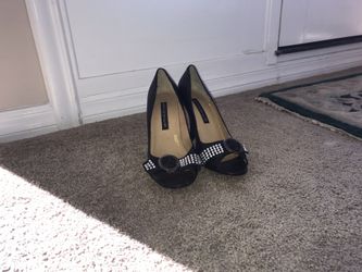 Leather Pumps With Rhinestone Detail Bow